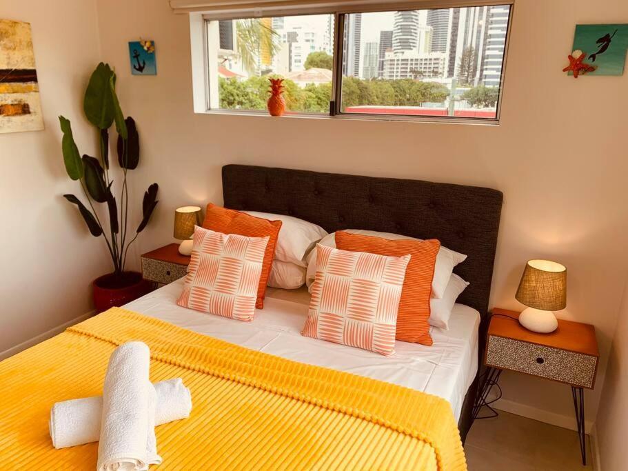 Broadbeach, Stylish Apartment Close To Everything Гоулд Коуст Екстериор снимка