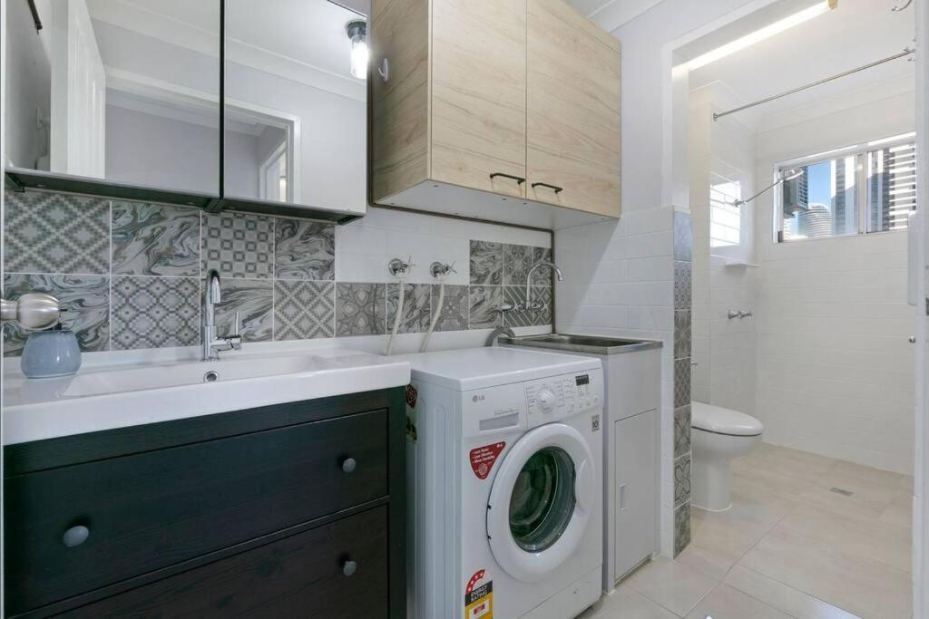 Broadbeach, Stylish Apartment Close To Everything Гоулд Коуст Екстериор снимка