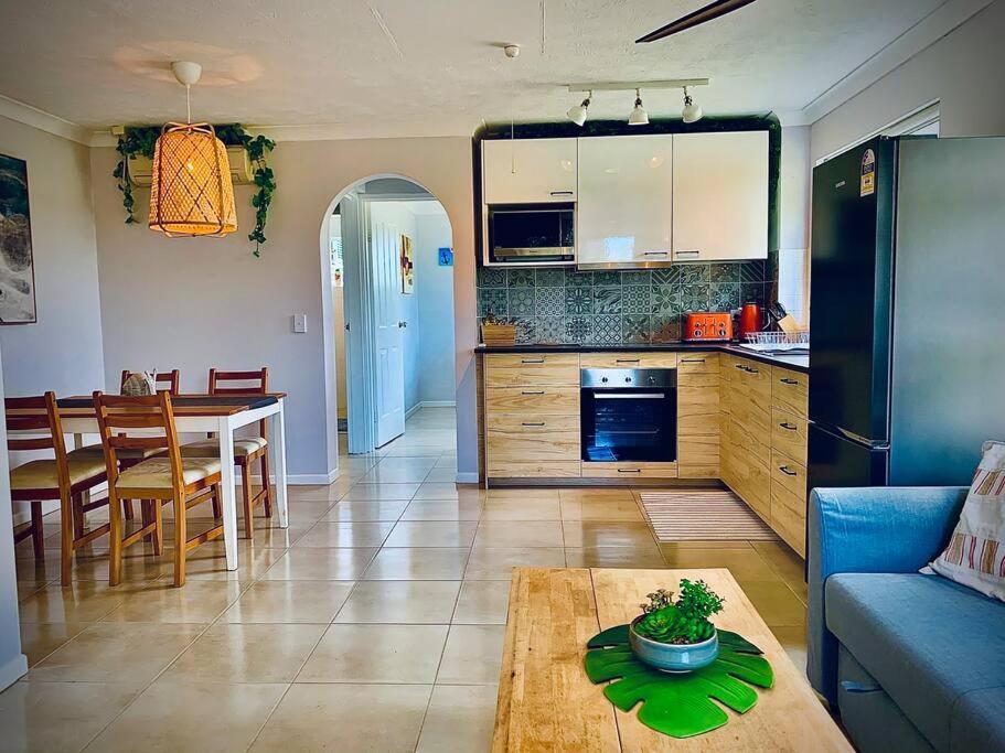 Broadbeach, Stylish Apartment Close To Everything Гоулд Коуст Екстериор снимка