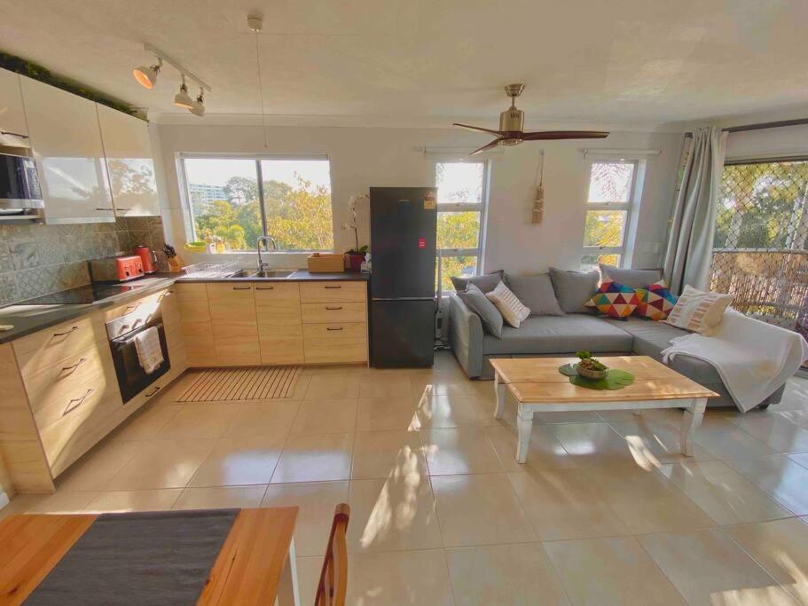 Broadbeach, Stylish Apartment Close To Everything Гоулд Коуст Екстериор снимка