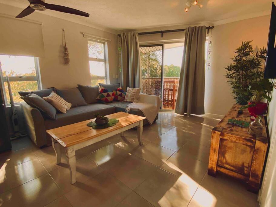 Broadbeach, Stylish Apartment Close To Everything Гоулд Коуст Екстериор снимка